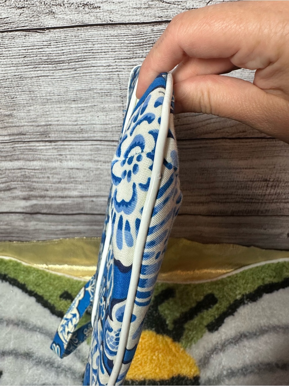 Vera Bradley crossbody bag in Blue Lagoon quilted pattern - Picture 4 of 16